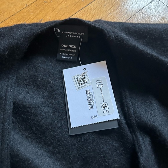 C by Bloomingdale’s Black Cashmere Shawl Wrap NWT - Picture 6 of 6